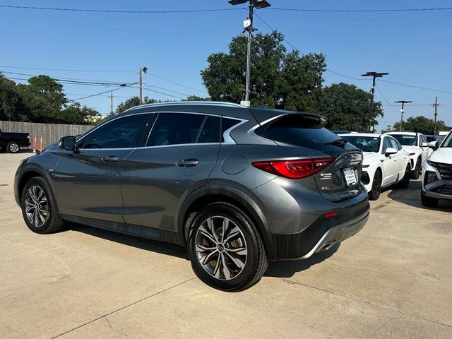 2017 INFINITI QX30 Premium