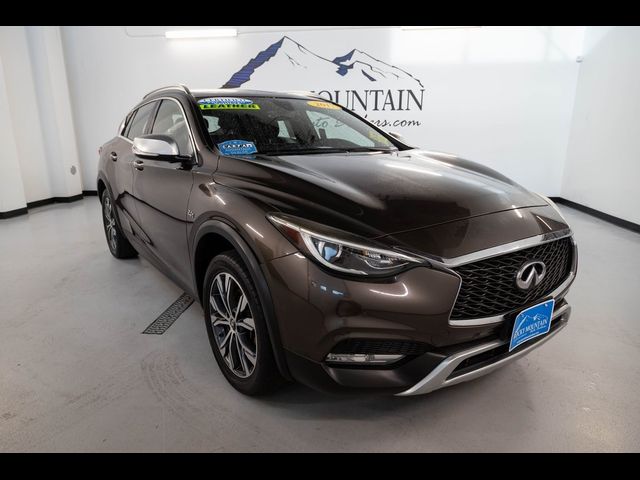 2017 INFINITI QX30 Premium