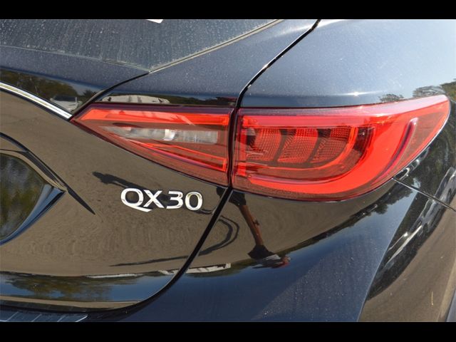 2017 INFINITI QX30 Premium