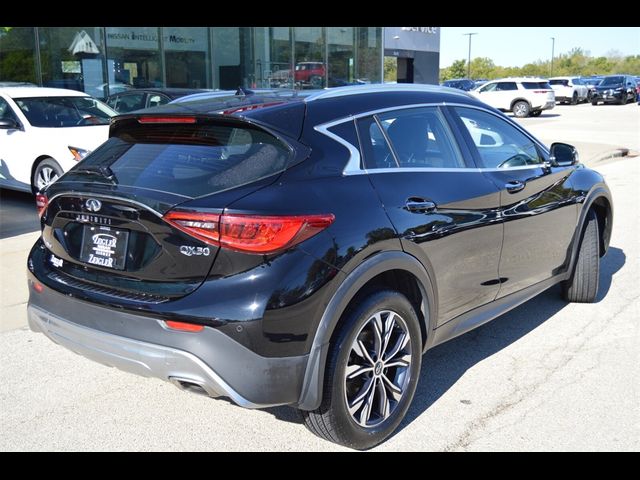 2017 INFINITI QX30 Premium