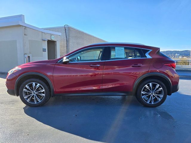 2017 INFINITI QX30 Premium