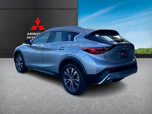 2017 INFINITI QX30 Premium