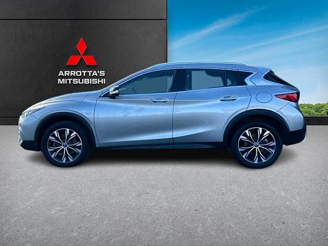 2017 INFINITI QX30 Premium