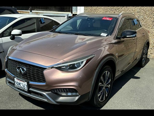 2017 INFINITI QX30 Premium