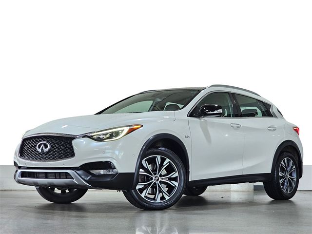 2017 INFINITI QX30 Premium