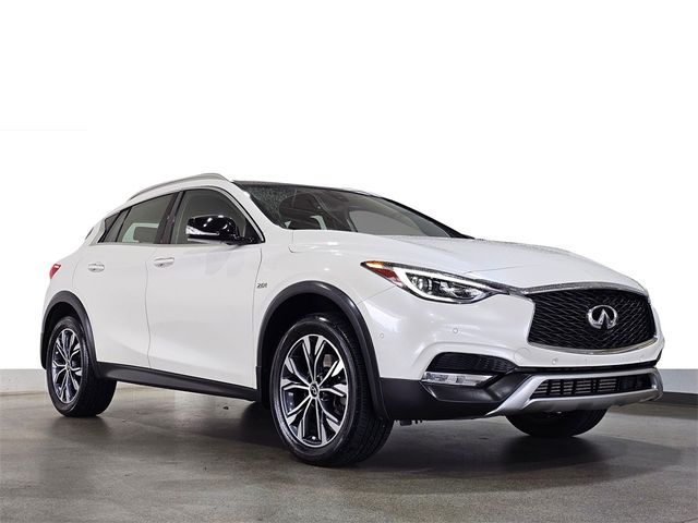 2017 INFINITI QX30 Premium