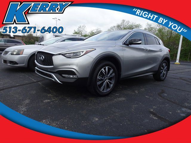 2017 INFINITI QX30 Premium