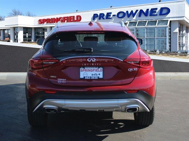 2017 INFINITI QX30 Premium