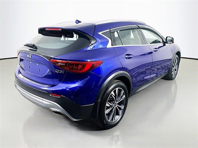 2017 INFINITI QX30 Premium