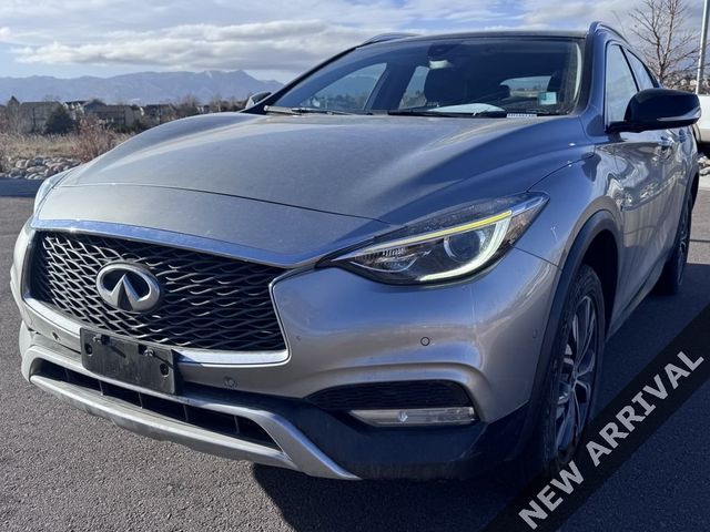 2017 INFINITI QX30 Premium