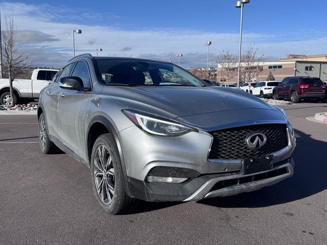 2017 INFINITI QX30 Premium