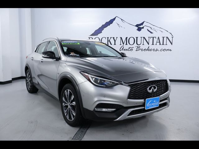 2017 INFINITI QX30 Premium