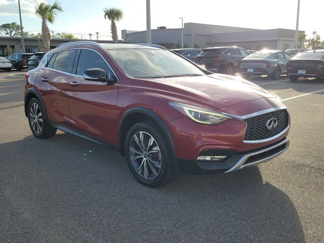 2017 INFINITI QX30 Premium