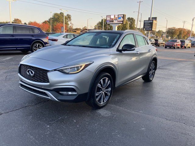 2017 INFINITI QX30 Premium