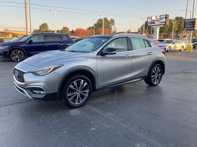 2017 INFINITI QX30 Premium