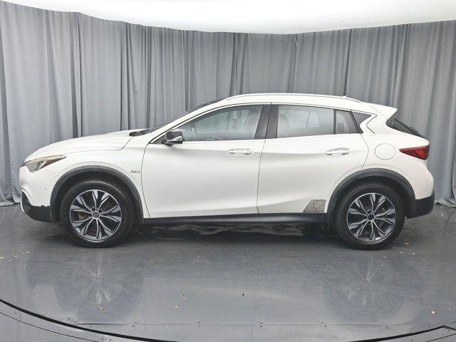 2017 INFINITI QX30 Premium