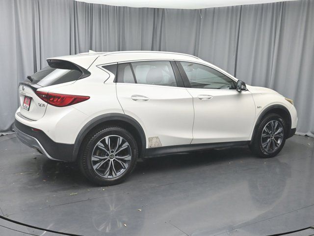 2017 INFINITI QX30 Premium