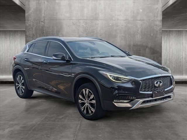 2017 INFINITI QX30 Premium