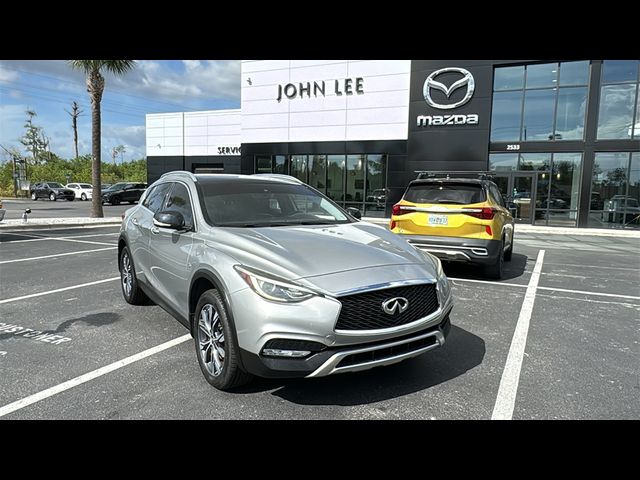 2017 INFINITI QX30 Premium