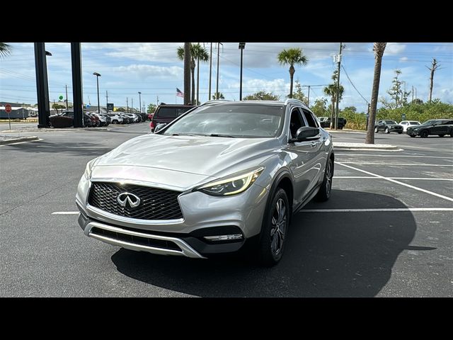 2017 INFINITI QX30 Premium