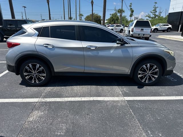 2017 INFINITI QX30 Premium