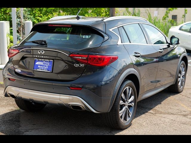 2017 INFINITI QX30 Premium