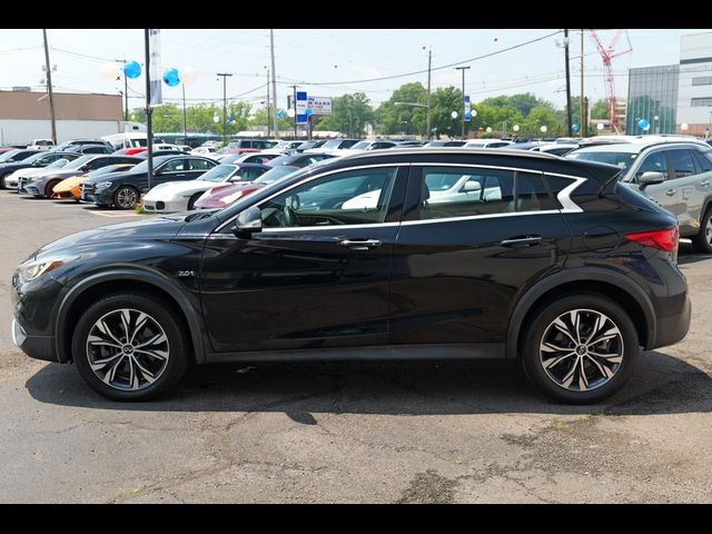 2017 INFINITI QX30 Premium