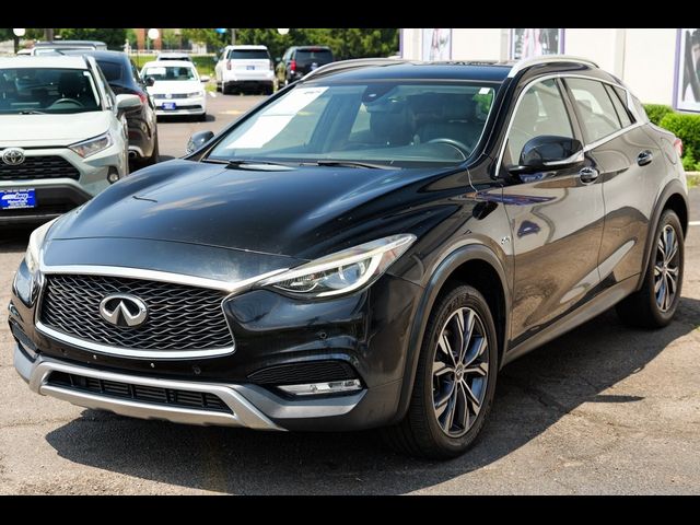 2017 INFINITI QX30 Premium