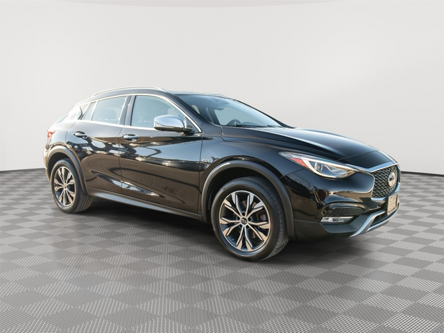 2017 INFINITI QX30 Premium