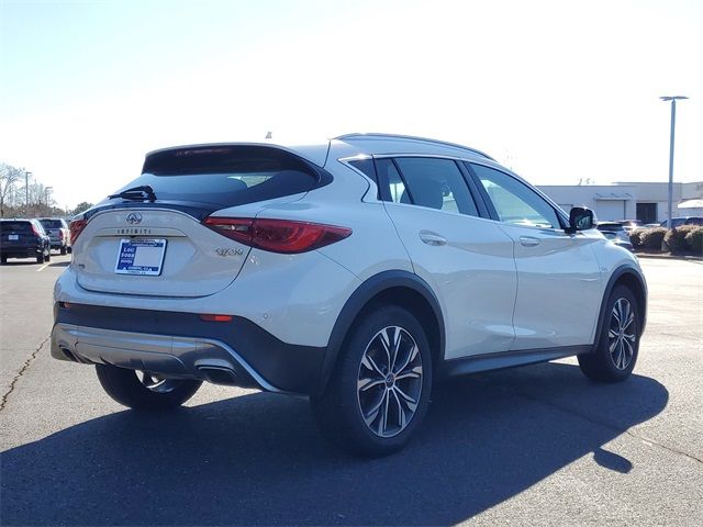 2017 INFINITI QX30 Premium