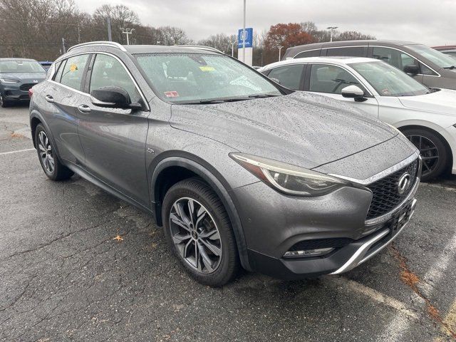 2017 INFINITI QX30 Premium