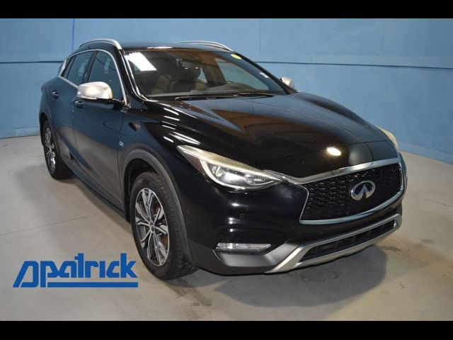 2017 INFINITI QX30 Premium