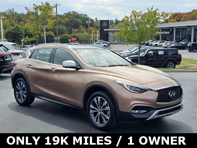 2017 INFINITI QX30 Premium