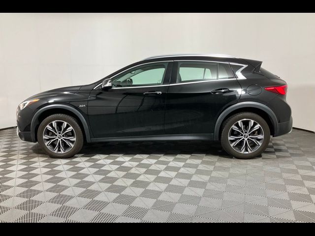 2017 INFINITI QX30 Premium