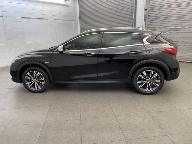 2017 INFINITI QX30 Premium