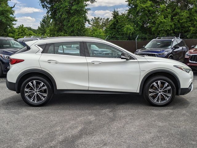 2017 INFINITI QX30 Premium