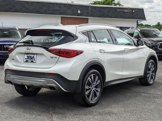 2017 INFINITI QX30 Premium