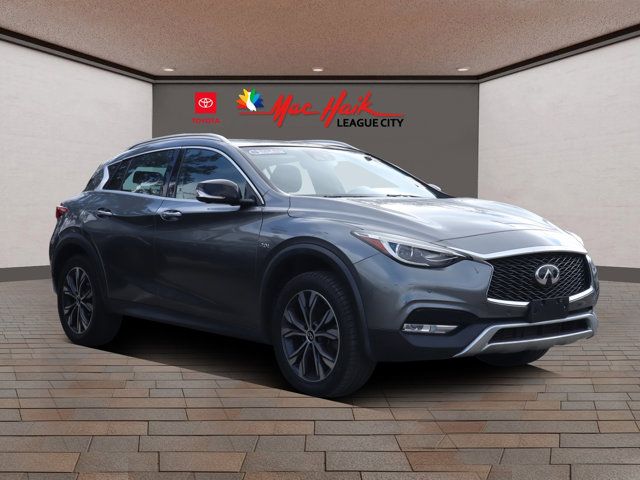 2017 INFINITI QX30 Premium