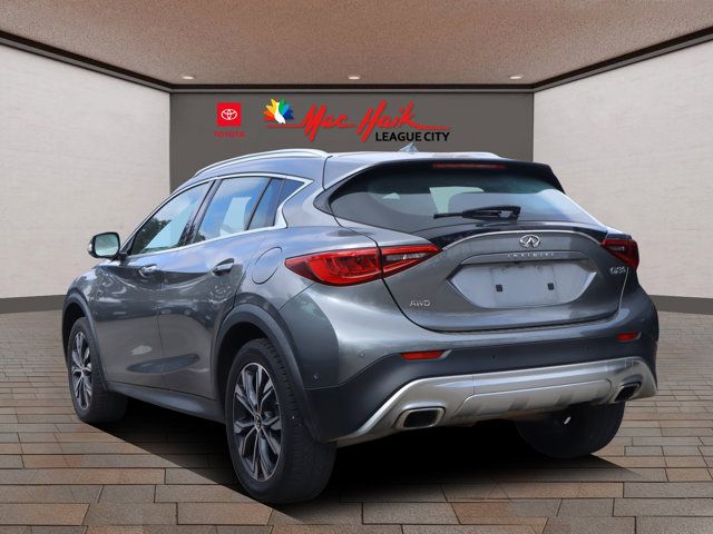 2017 INFINITI QX30 Premium