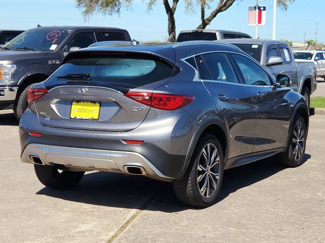 2017 INFINITI QX30 Premium