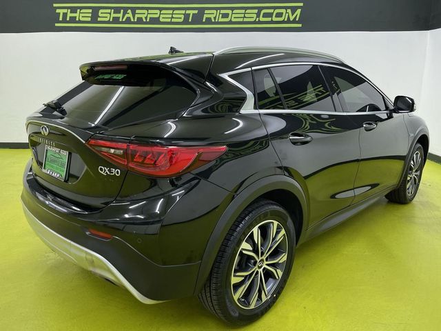 2017 INFINITI QX30 Premium