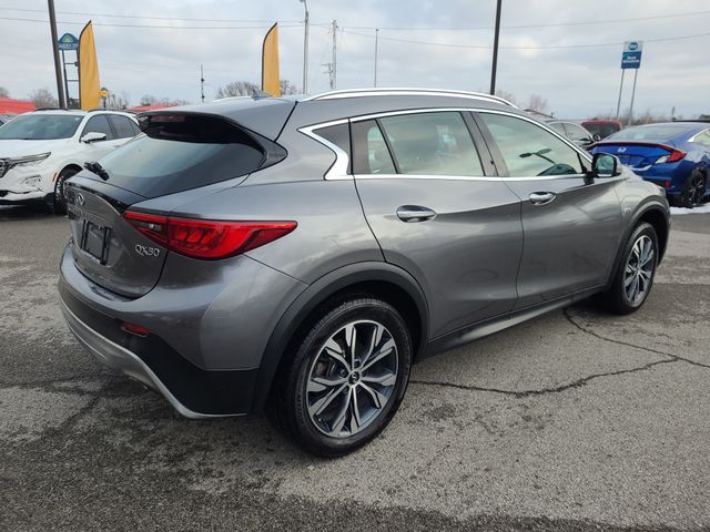 2017 INFINITI QX30 Premium