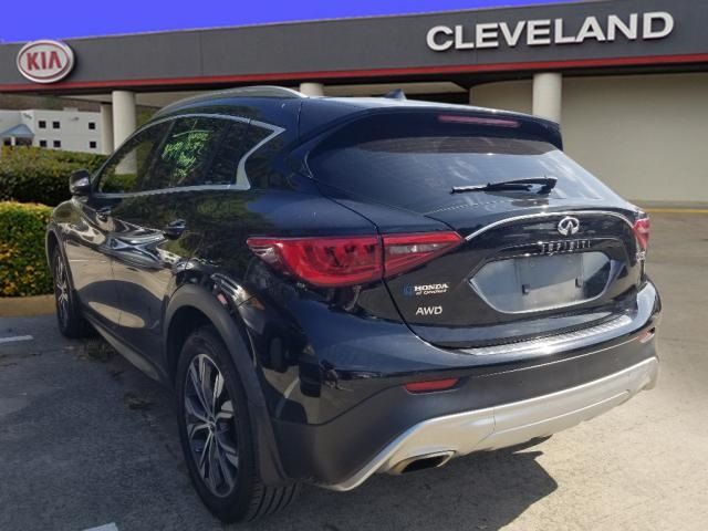 2017 INFINITI QX30 Premium