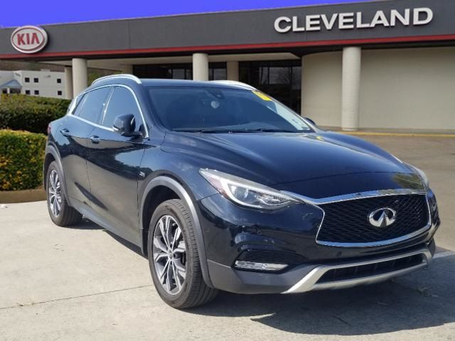 2017 INFINITI QX30 Premium