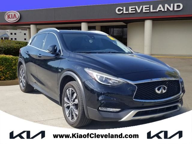 2017 INFINITI QX30 Premium