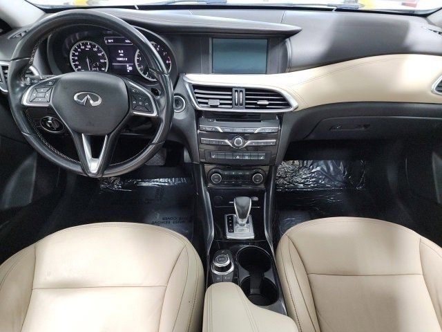 2017 INFINITI QX30 Premium