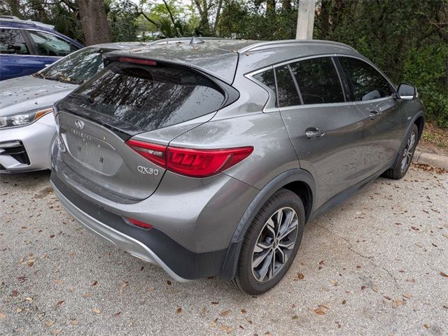 2017 INFINITI QX30 Premium