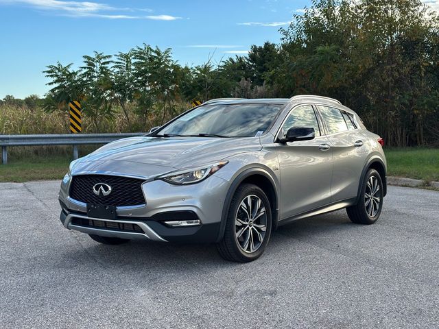 2017 INFINITI QX30 Premium