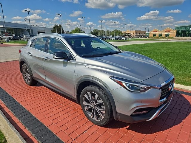 2017 INFINITI QX30 Premium