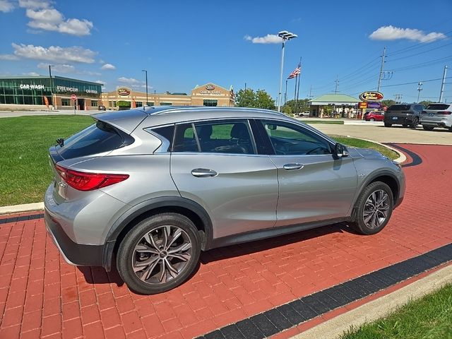 2017 INFINITI QX30 Premium